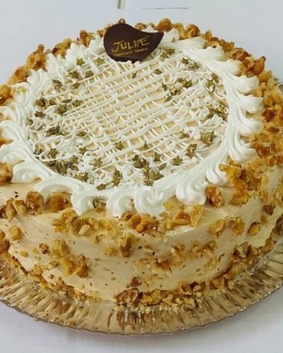 Bolo de 2kg Recheado e Confeitado com Cobertura de Chantilly