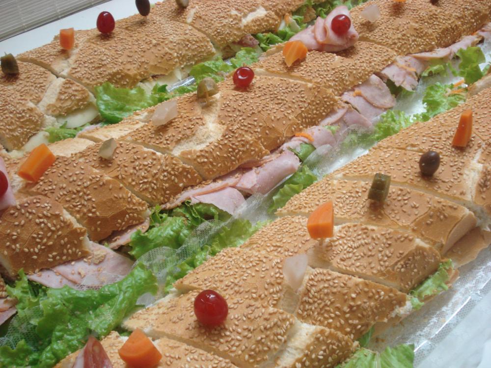 Lanche de Metro Mussarela com Salame (20 Pedaços)